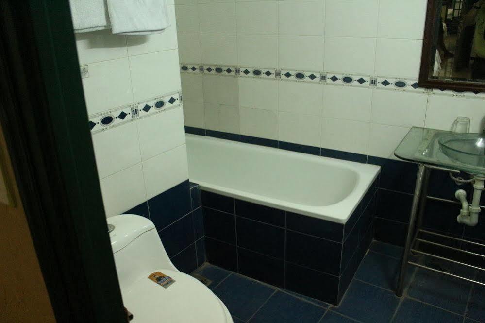 Oyo 376 A Dong Hotel Hanoi Dış mekan fotoğraf